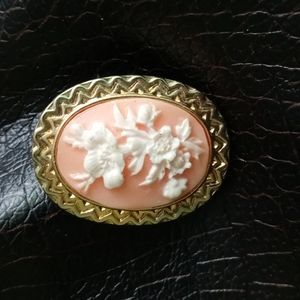 Vintage Cameo floral brooch